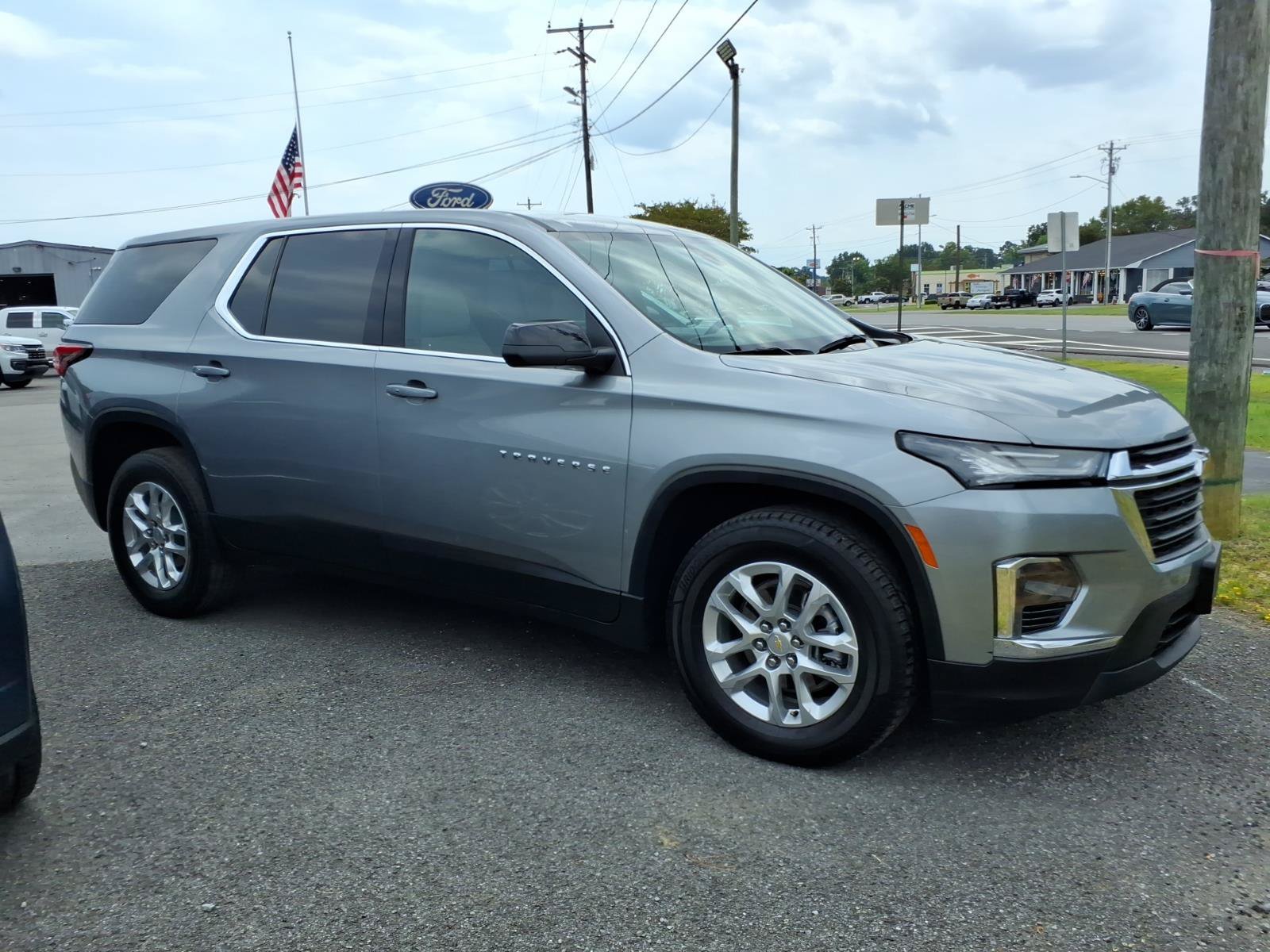 Used 2023 Chevrolet Traverse LS FWD image 5