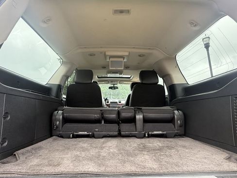 Used 2011 Cadillac Escalade ESV Luxury image 37