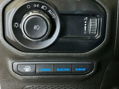 Used 2023 Jeep Wrangler Sahara w/ Cold Weather Group image 16