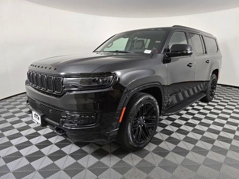 New 2025 Jeep Wagoneer L Series II w/ HD Trailer Tow Package w/25F image 8