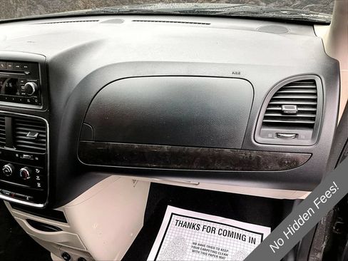 Used 2015 Dodge Grand Caravan American Value Package w/ UConnect Hands-Free Group FWD image 14