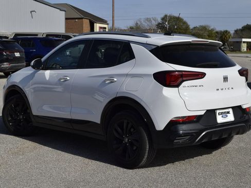 Used 2024 Buick Encore GX Sport Touring image 8