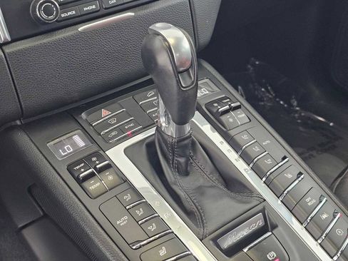 Used 2017 Porsche Macan image 30