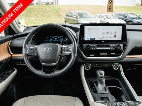 Certified 2024 Toyota Grand Highlander AWD image 13