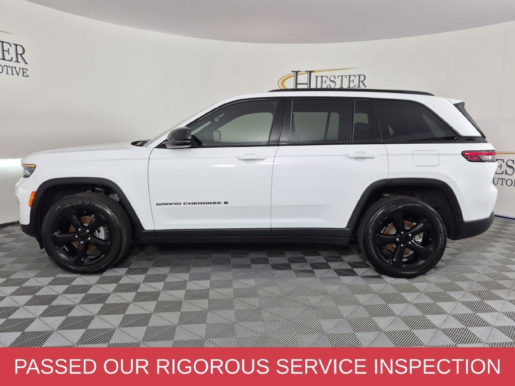 Used 2024 Jeep Grand Cherokee Altitude AWD/4WD image 7