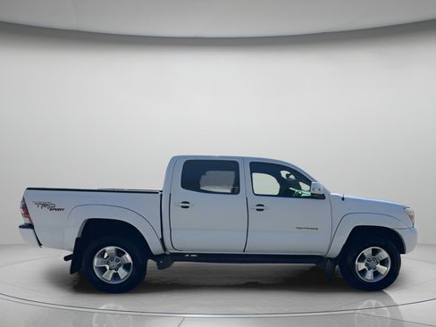 Used 2013 Toyota Tacoma PreRunner image 32