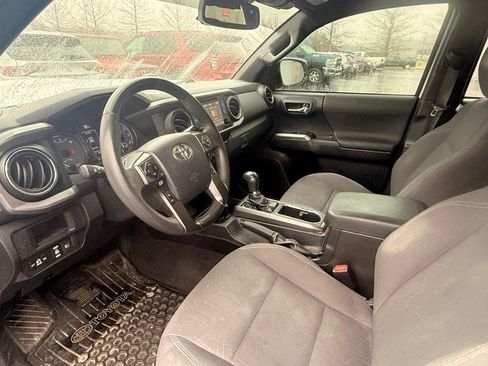 Used 2018 Toyota Tacoma TRD Off-Road image 9