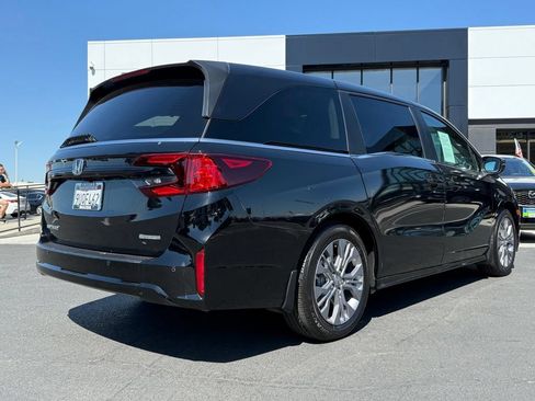 Used 2025 Honda Odyssey Touring image 13