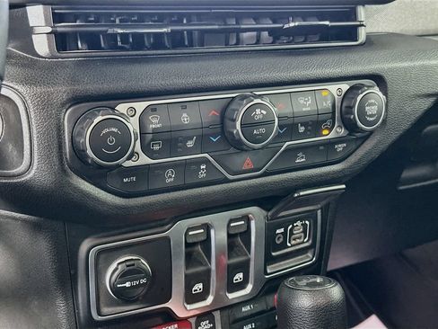 Certified 2025 Jeep Wrangler Sport AWD/4WD image 25