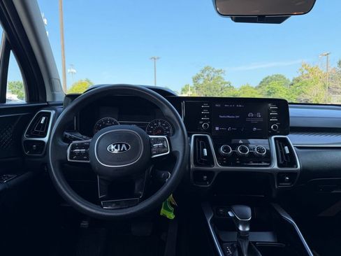 Used 2021 Kia Sorento LX FWD image 16