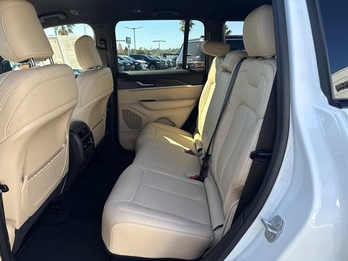 Certified 2025 Jeep Grand Cherokee Limited RWD image 15