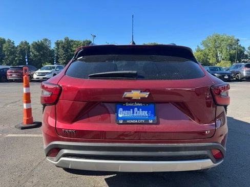 Used 2024 Chevrolet Trax LT FWD image 3