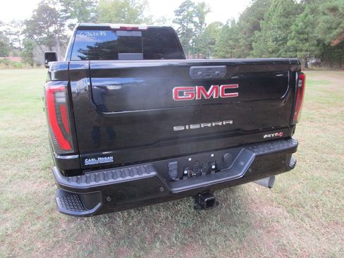 Used 2024 GMC Sierra 2500 AT4 w/ AT4 Premium Plus Package image 8