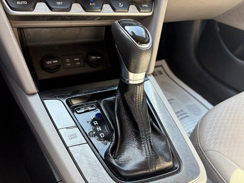 Used 2020 Hyundai Elantra SEL image 27