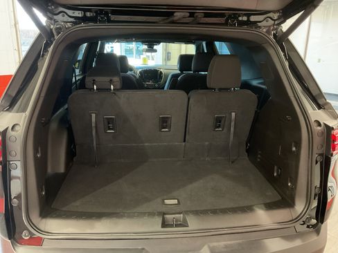 Used 2023 Chevrolet Traverse LT image 11