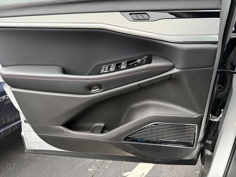 Used 2024 Jeep Wagoneer Launch Edition image 34