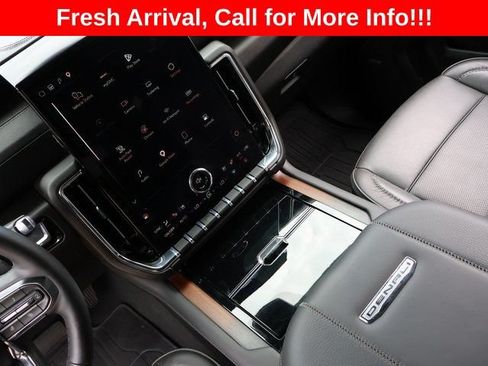 Used 2026 GMC Yukon Denali AWD/4WD image 28