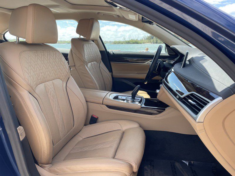 Used 2022 BMW 750i xDrive AWD/4WD image 7