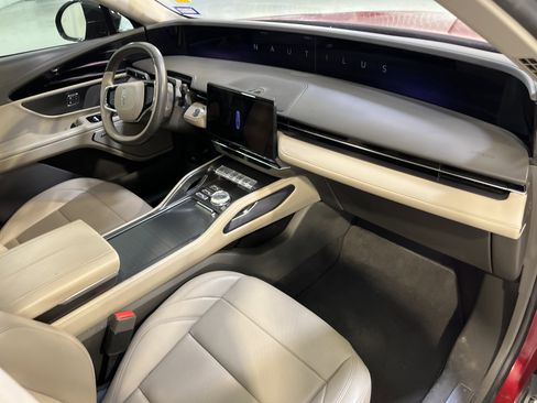 Used 2024 Lincoln Nautilus Premier w/ Equipment Group 102A image 21