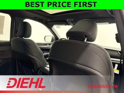 New 2025 Jeep Grand Cherokee Laredo X image 13