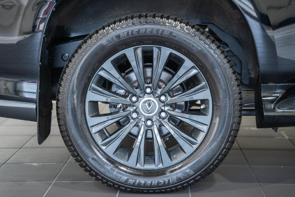 Used 2023 Lexus GX 460 Luxury w/ Sport Design Package AWD/4WD image 13