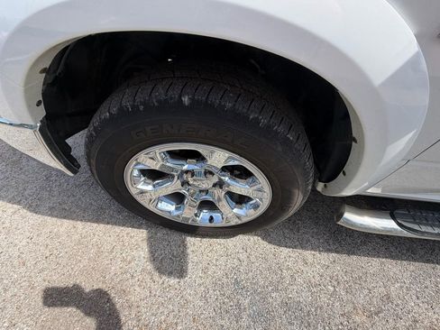 Used 2018 RAM 1500 Laramie w/ Convenience Group AWD/4WD image 10