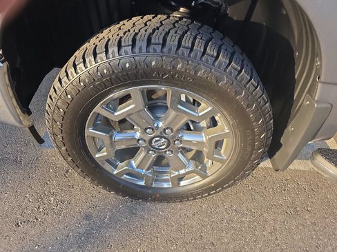 Used 2019 Nissan Titan SV w/ SV Convenience Package AWD/4WD image 25