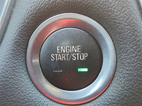 Used 2023 Chevrolet Traverse LT image 16