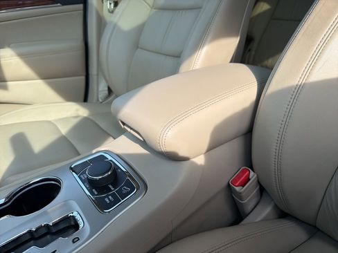 Used 2011 Jeep Grand Cherokee Limited w/ Trailer Tow Group image 20