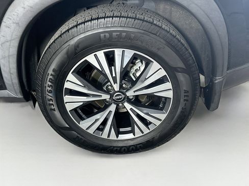 Used 2022 Nissan Rogue SV FWD image 11