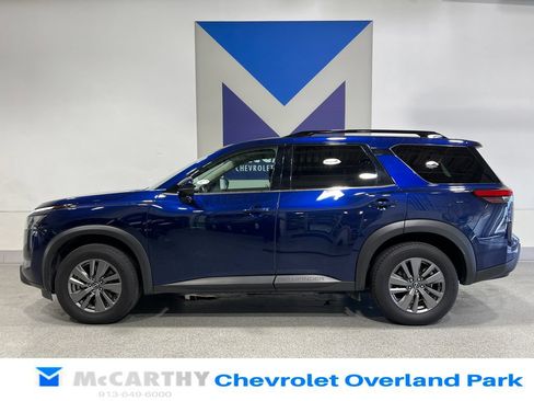 Used 2025 Nissan Pathfinder SV FWD image 8