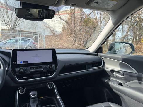 Used 2025 Toyota Grand Highlander LE image 37