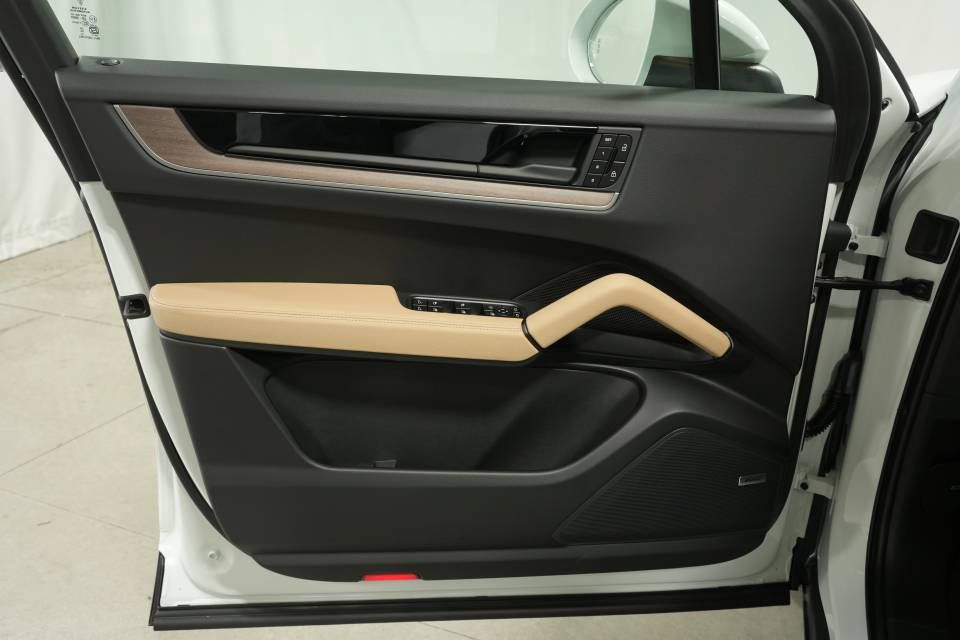 Certified 2026 Porsche Cayenne AWD/4WD image 25