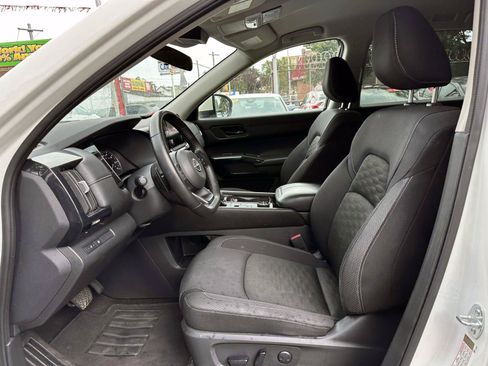 Used 2024 Nissan Pathfinder SV AWD/4WD image 14