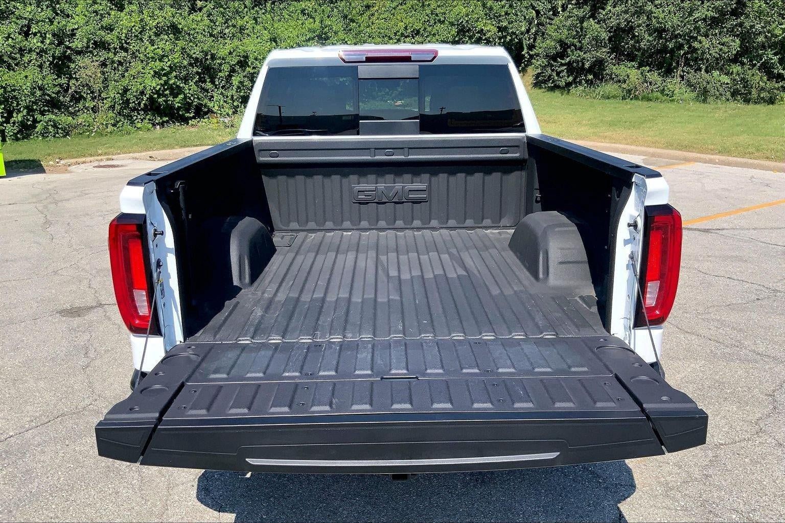 Used 2019 GMC Sierra 1500 SLT w/ SLT Premium Plus Package AWD/4WD image 4