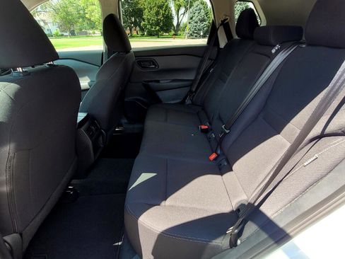 Used 2025 Nissan Rogue S image 18