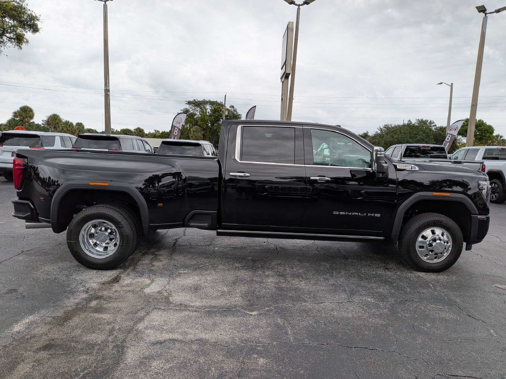 New 2026 GMC Sierra 3500 Denali w/ Denali Reserve Package AWD/4WD image 3