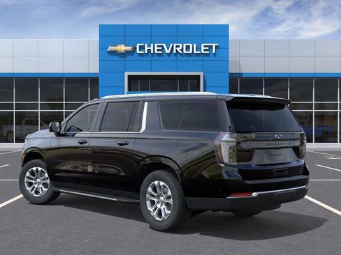 New 2026 Chevrolet Suburban LT image 3