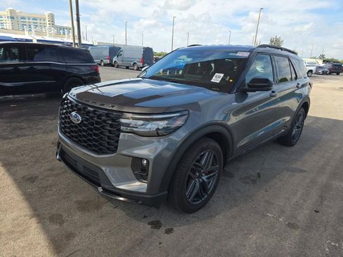 Used 2025 Ford Explorer ST-Line w/ ST-Line Street Pack AWD/4WD image 2