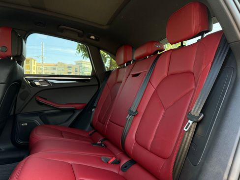 Used 2025 Porsche Macan image 28