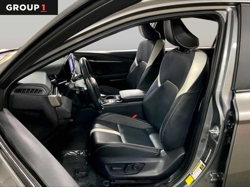 Used 2025 Toyota Camry SE FWD image 8