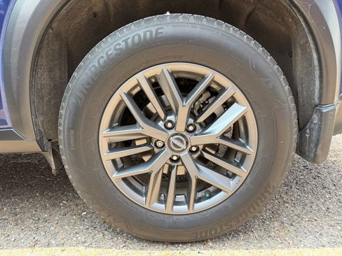 Used 2023 Nissan Rogue S FWD image 15