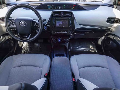 Used 2019 Toyota Prius LE image 9
