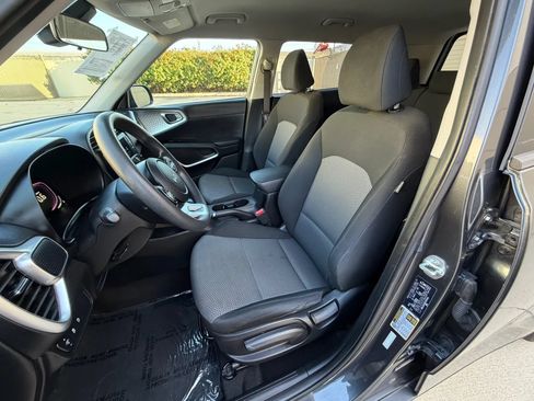 Used 2023 Kia Soul LX w/ Option Group 015 FWD image 9