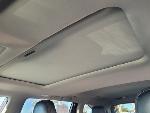 Used 2019 Toyota Highlander XLE image 12