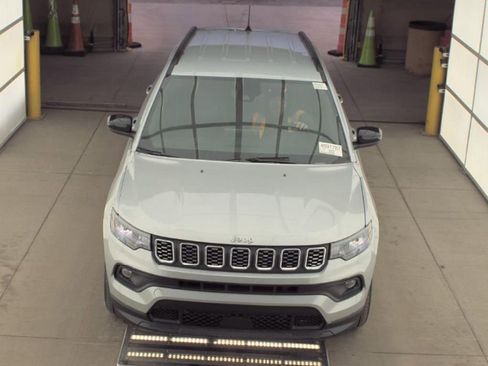 Used 2025 Jeep Compass Latitude image 2