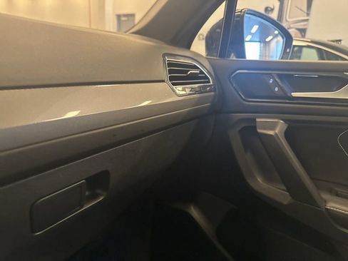 Used 2023 Volkswagen Tiguan SE R-Line image 28