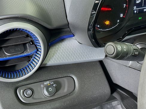 Used 2025 Chevrolet Trax LS w/ LS Convenience Package image 16