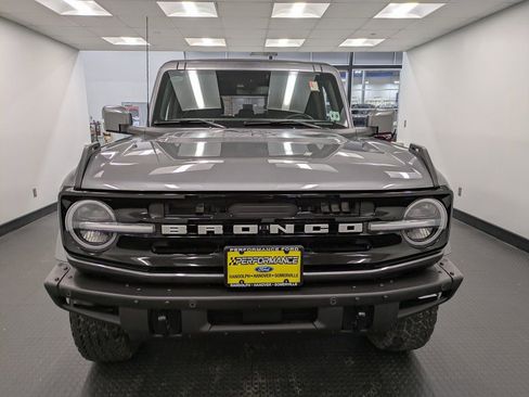 Used 2021 Ford Bronco Outer Banks image 2