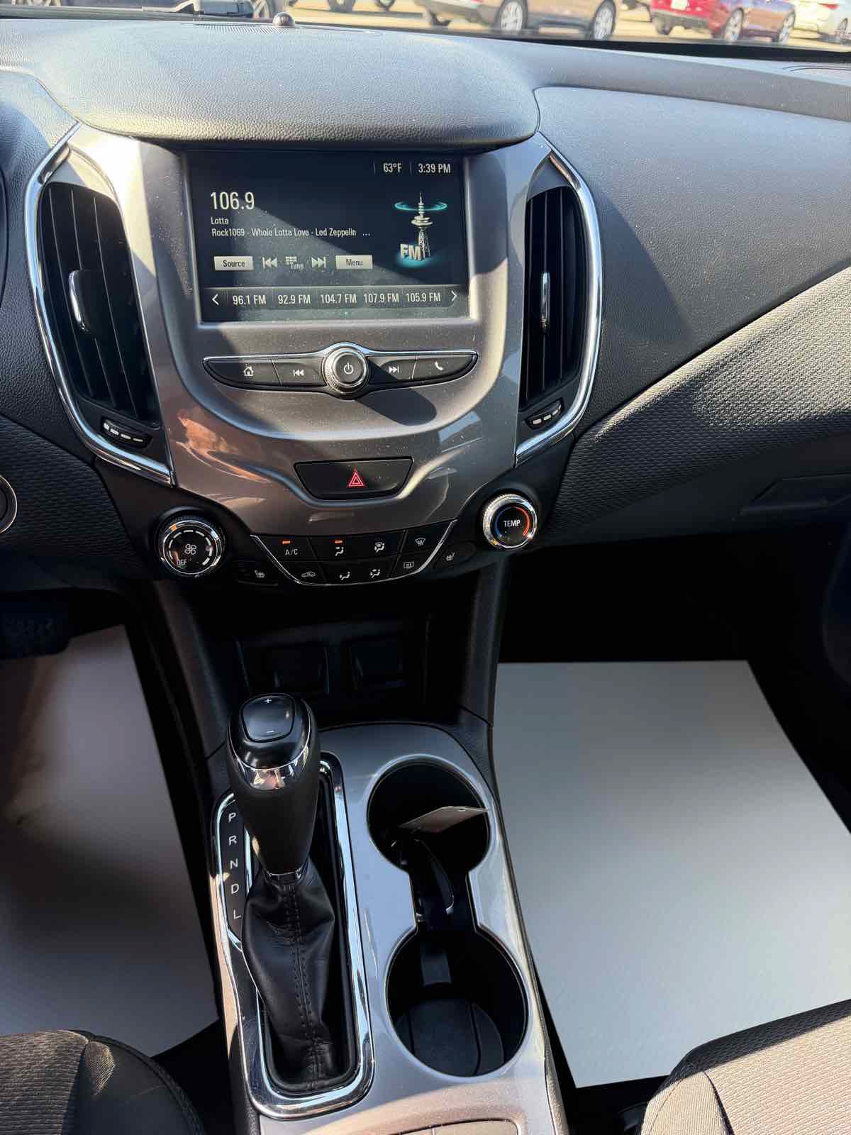 Used 2018 Chevrolet Cruze LT w/ Convenience Package FWD image 22